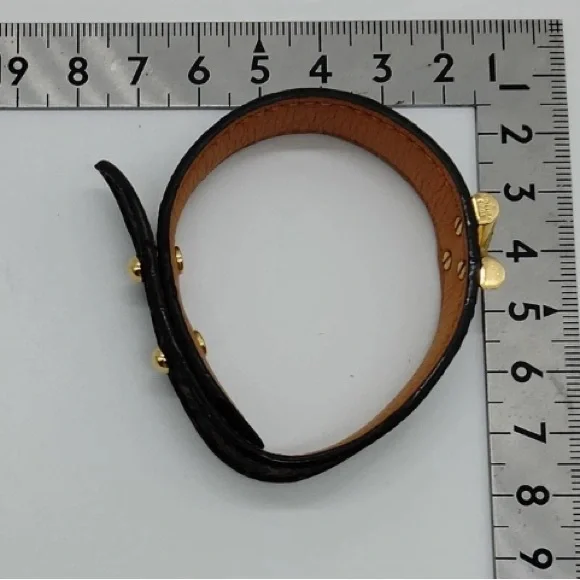 Louis Vuitton Essential V Bracelet - Picture 8 of 9